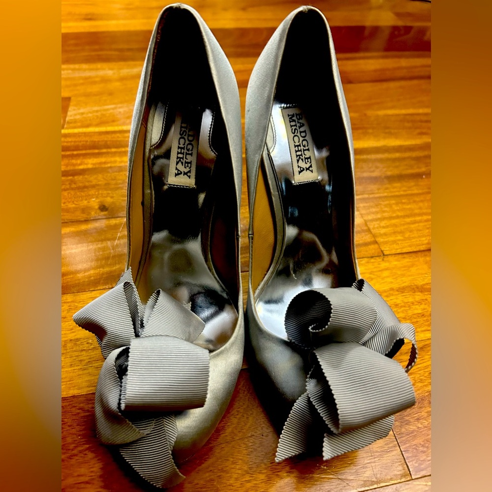 Badgley Mischka Women's Karlisle Bow Pump/ Heels NEW Wirhout box